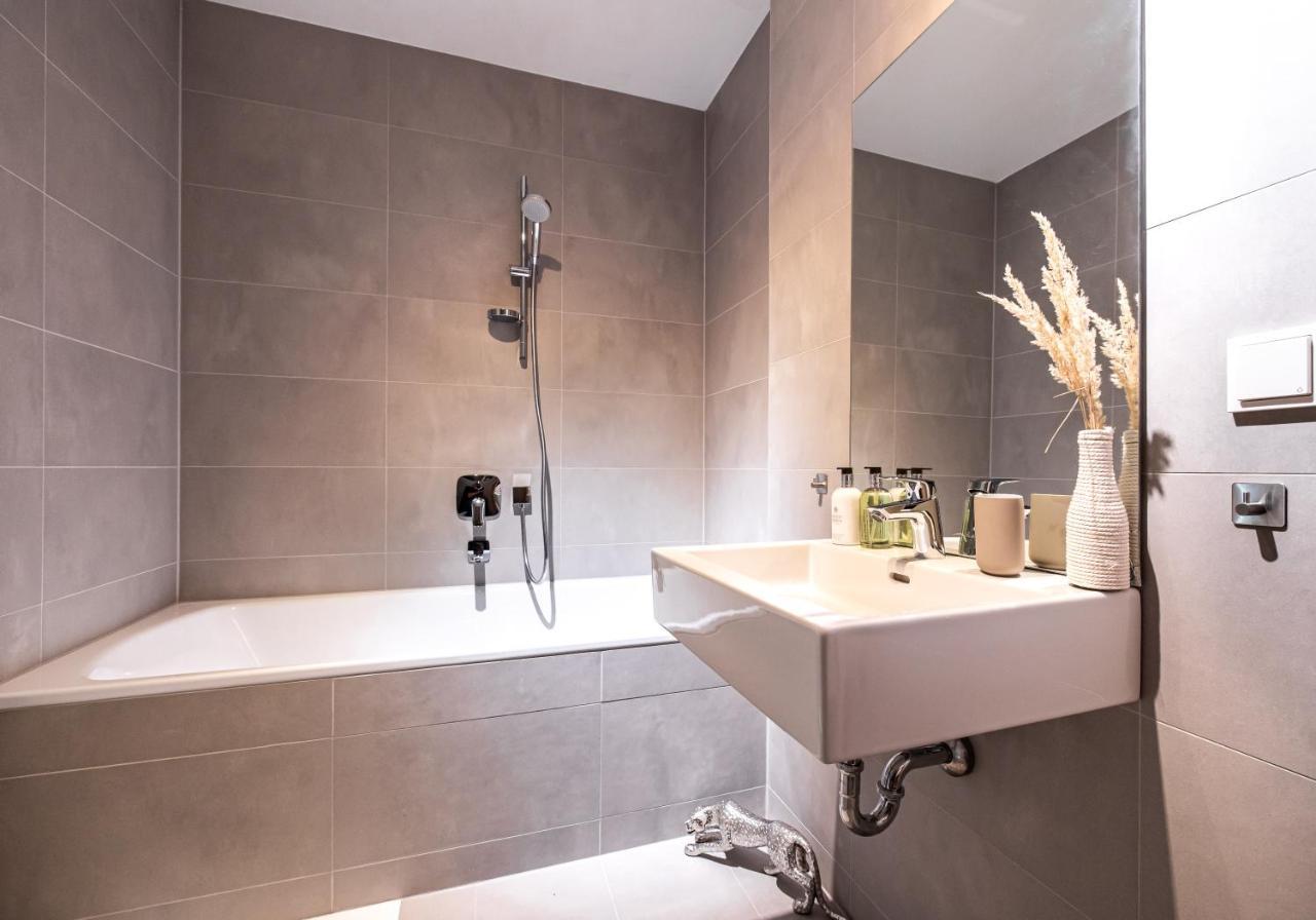 New Luxury Overlooking Apartamento *