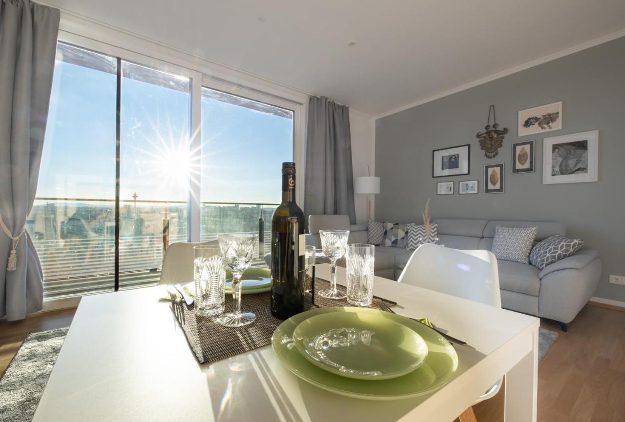 New Luxury Overlooking Viena